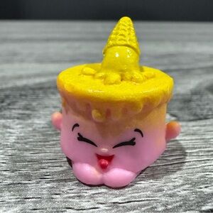 Shopkins | Sweet Treats: Pink & Yellow Ice Crean Kate (5-093) - Mini Figure